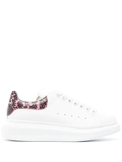 Alexander Mcqueen 白色蛇纹阔型运动鞋 In White/pink