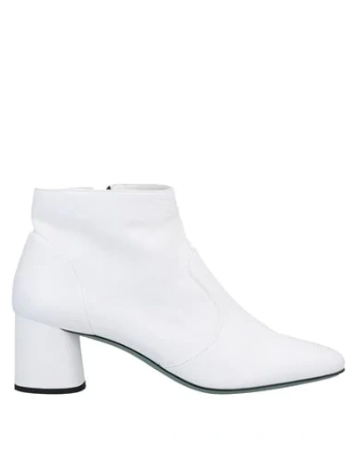 Paola D'arcano Ankle Boots In White