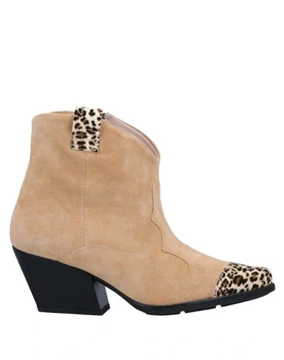 Tosca Blu Ankle Boots In Beige