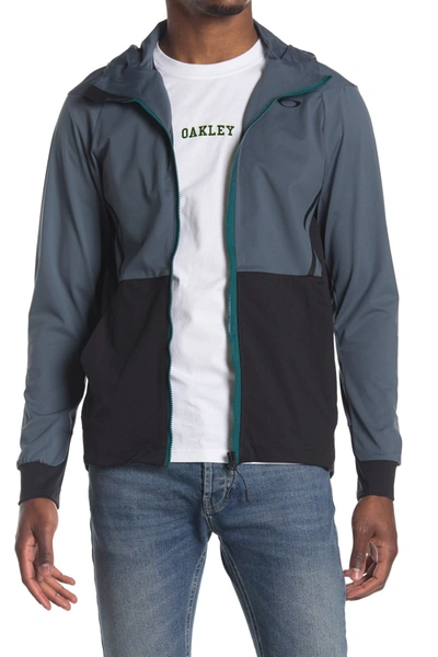 Oakley Zero Form Colorblock Hooded Jacket In Blackout