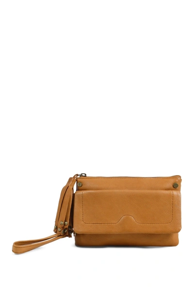 Day & Mood Pine Leather Clutch In Desert Sand