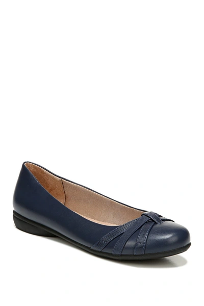 Lifestride Abigail Flat In Navy Smooth/lizard Faux Leather