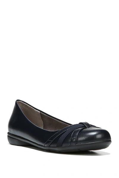 Lifestride Abigail Flat In Navy Faux Leather