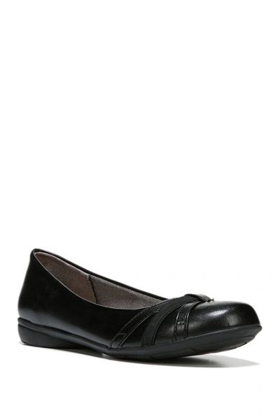 Lifestride Abigail Flat In Black Smooth Faux Leather