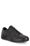 Ecco Soft Classic Low Top Sneaker In 01001black
