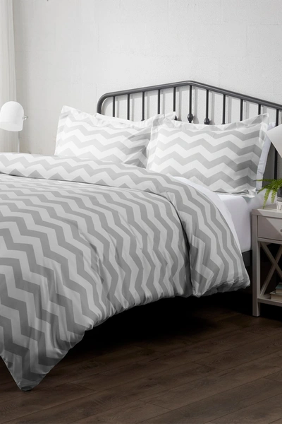 Ienjoy Home Home Spun Premium Ultra Soft Arrow Pattern 3-piece Queen Duvet Cover Set In Gray