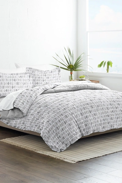 Ienjoy Home Home Collection Premium Down Alternative Moonlight Stars Reversible Comforter Set In Light Gray