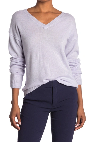 525 America Cashmere Relaxed V-neck Sweater In Lt Chk Blu