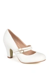 Journee Collection Windy Mary Jane Pump In White