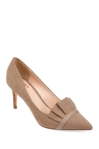 Journee Collection Journee Marek Ruffle Pump In Taupe