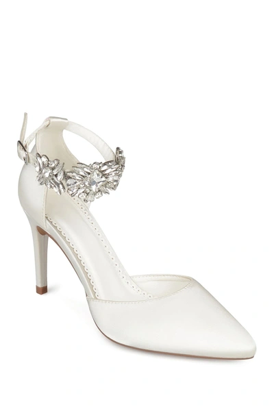 Journee Collection Collection Women's Loxley Pump In White