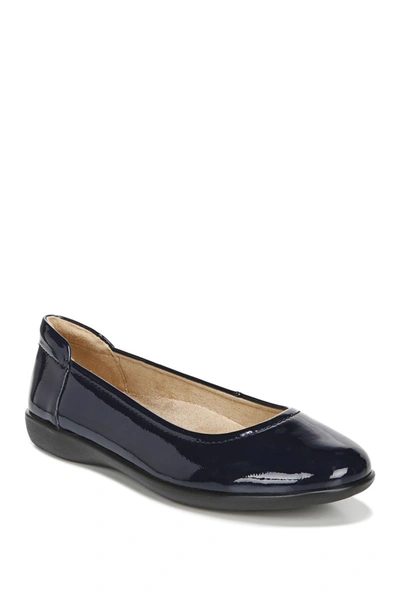 Naturalizer Flexy Ballet Flat In Navy Patent