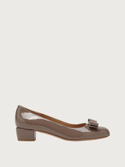 Tom Ford Vara Patent Leather Pumps In Beige
