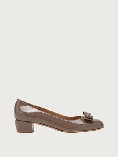 Ferragamo Patent Vara Pumps In Beige