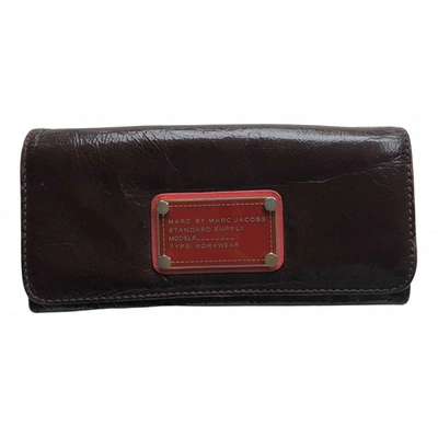 Pre-owned Marc By Marc Jacobs Patent Leather Wallet In Burgundy