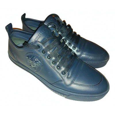 Pre-owned Versace Leather Low Trainers In Blue