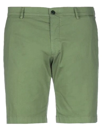 Berwich Man Shorts & Bermuda Shorts Green Size 38 Cotton, Elastane