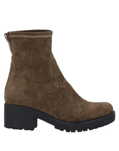 Docksteps Ankle Boots In Beige