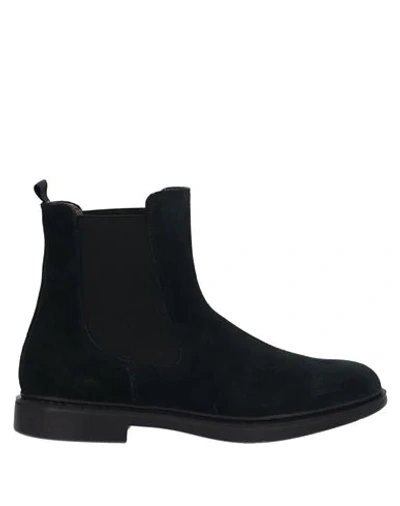 Docksteps Ankle Boots In Black