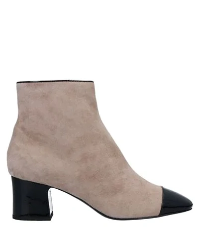 Aand Ankle Boots In Beige