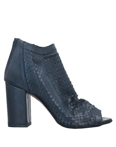 Noa A. Ankle Boots In Slate Blue