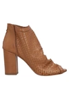 Noa A. Ankle Boots In Brown