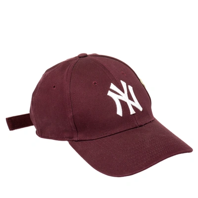 Pre-owned Gucci Burgundy Butterfly Appliqued Ny Yankees Patch Baseball Cap