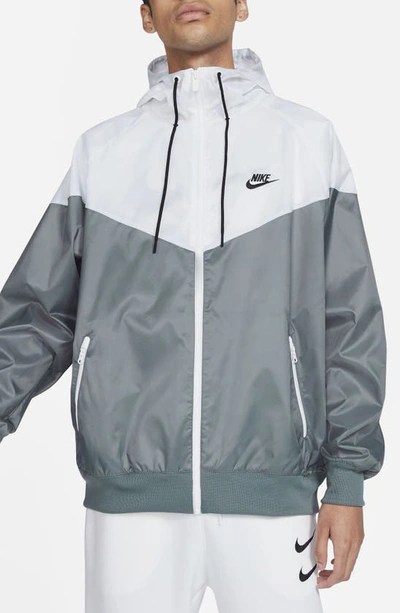 Nike Mens Lighweight Hooded Windbreaker Jacket In Smoke Grey/white