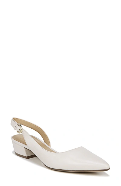 Naturalizer Banks Pump In White Leather