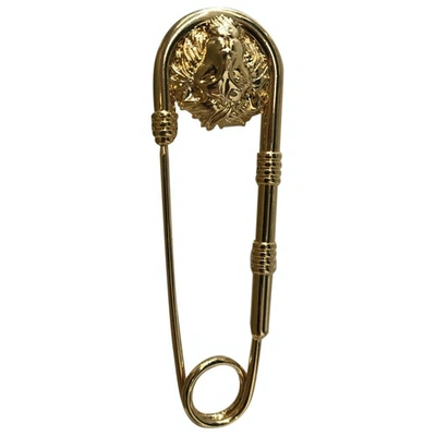 Pre-owned Versace Medusa Gold Metal Pins & Brooches