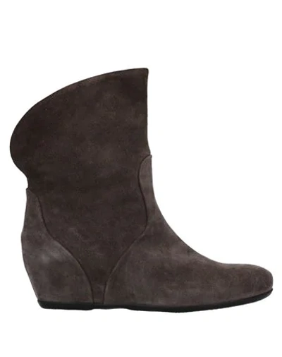 Frau Ankle Boots In Grey