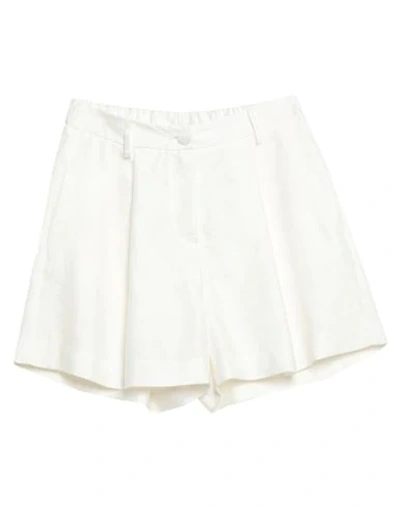 Actualee Shorts & Bermuda In White