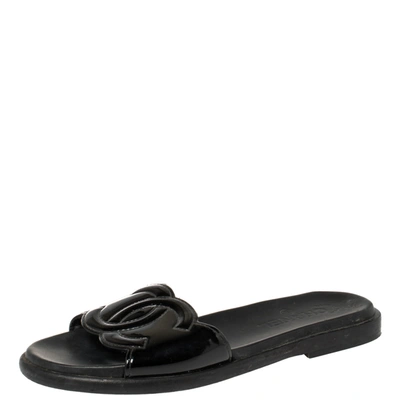 Pre-owned Chanel Black Patent Leather Cc Slide Flats Size 38