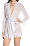 Oh La La Cheri Women's Provence Eyelash Lace Robe Set In White