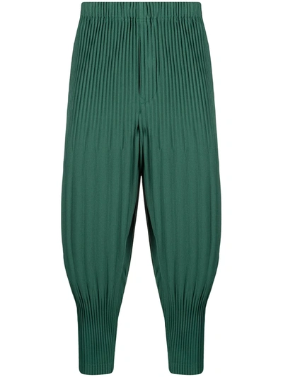 Issey Miyake Cropped Pleated Trousers In Green