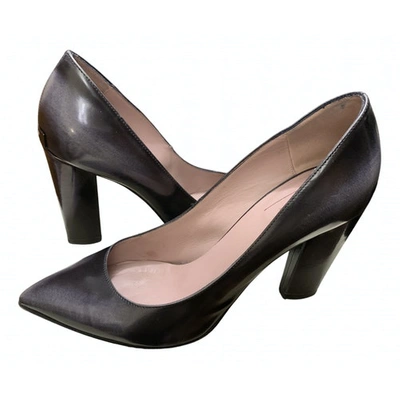 Pre-owned Armani Collezioni Leather Heels In Grey