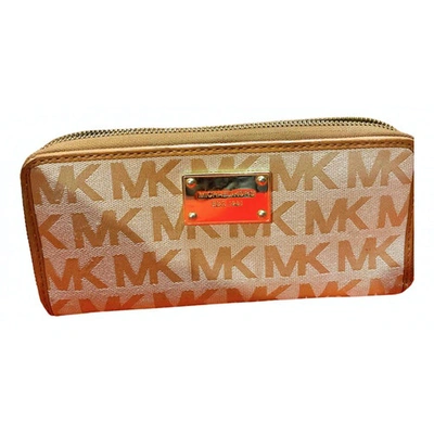 Pre-owned Michael Kors Cloth Wallet In Gold