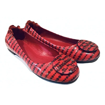 Pre-owned Tory Burch Patent Leather Ballet Flats In Burgundy