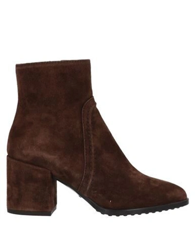 Tod's Ankle Boots In Brown