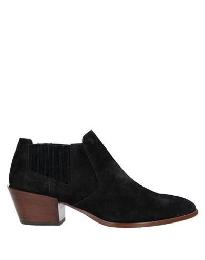 Tod's Ankle Boots In Black