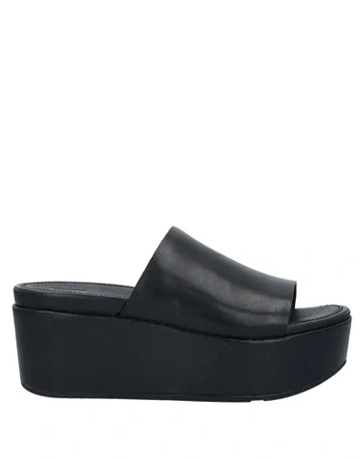 Fitflop Sandals In Black