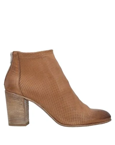 Juliette Vico Ankle Boots In Camel