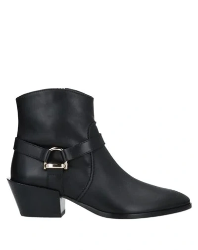 Tod's Ankle Boots In Black