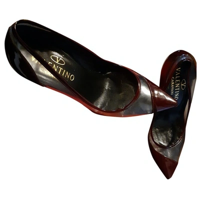 Pre-owned Valentino Garavani Patent Leather Heels In Burgundy