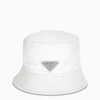 PRADA WHITE BUCKET HAT WITH LOGO PLAQUE,2HC1372B15-I-PRADA-F0K74