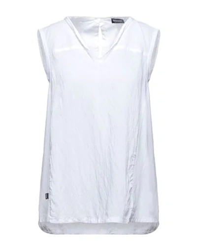 Blauer Tops In White
