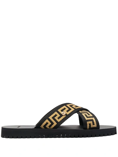 Versace Greca 图案交叉带凉鞋 In Black,gold