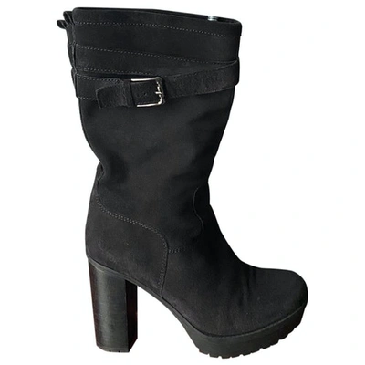 Pre-owned Unisa Boots In Black