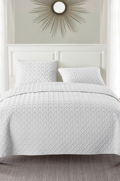 Vcny Home Nina Embossed Basketweave Quilt Set In White