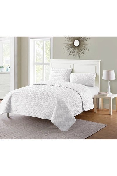 Vcny Home Nina Embossed Basketweave Quilt Set In White